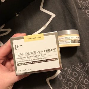 BRAND NEW! It Cosmetics Confidence in a Cream+mini